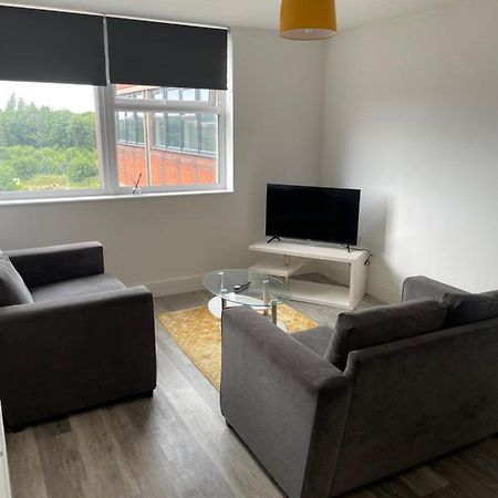 #0611 Two Bedroom Serviced Apartment - Free Parking Derby Extérieur photo